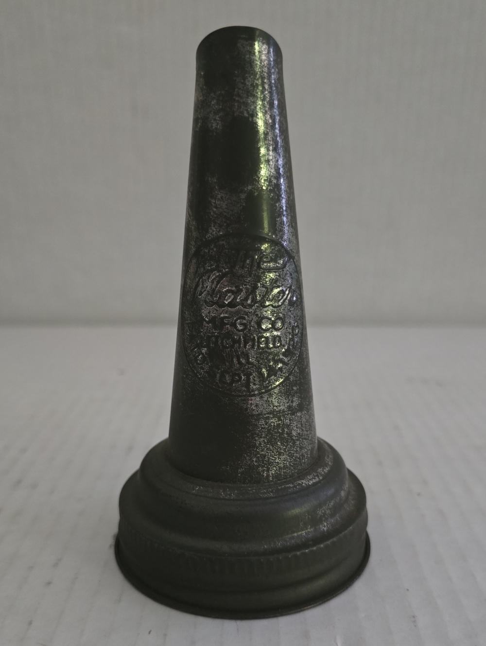 1926 MASTER MFG Vintage Oil Spout